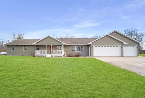 9695 Apache Ave, Fremont, WI 54940