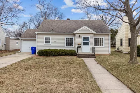 616 N Douglas St, Appleton, WI 54914