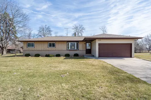1225 Fatima St, Menasha, WI 54952