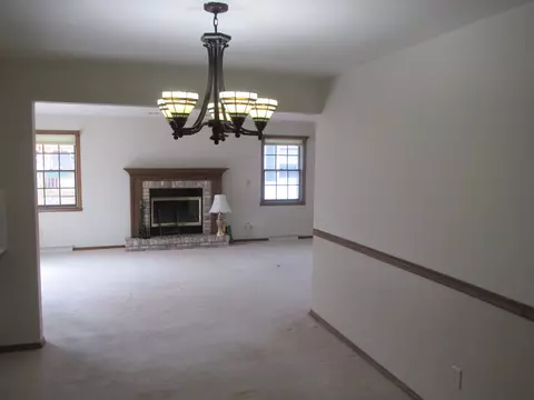 809 S Midpark Dr, Appleton, WI 54915 photo 3