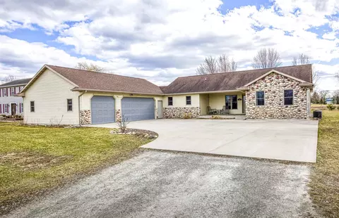2255 E Shady Ln, Neenah, WI 54956