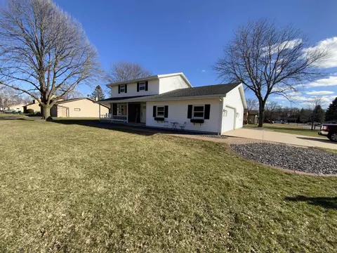 2142 N Connies Ct, Appleton, WI 54914