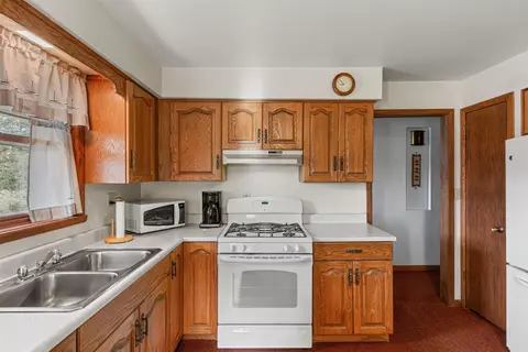 Kitchen - 85 Morningside Ct, Montello, WI 53949 photo 3 of 3