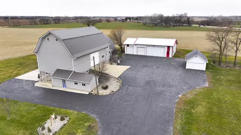 2389 N Clay Rd, Oshkosh, WI 54904