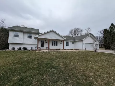 1101 S Oakwood Rd, Oshkosh, WI 54904