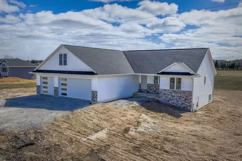 3757 Westpoint Rd, Suamico, WI 54313