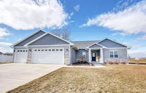 1772 Bridge Port Cir, De Pere, WI 54115