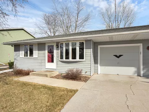 305 S 11th St, Oostburg, WI 53070