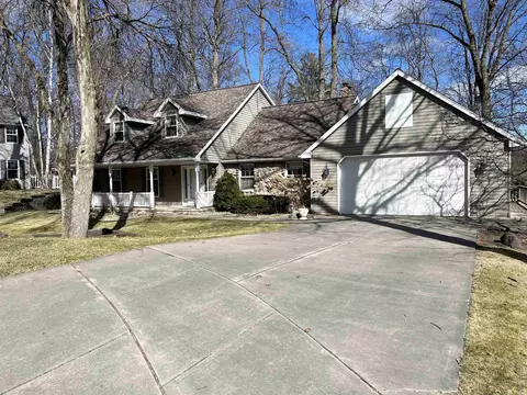 2055 Sandalwood Ct, Green Bay, WI 54304