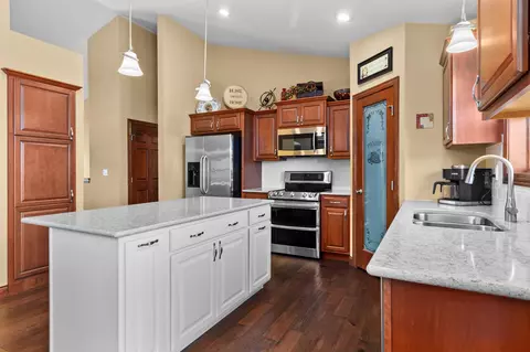 4310 E Braeburn Dr, Appleton, WI 54913 photo 9