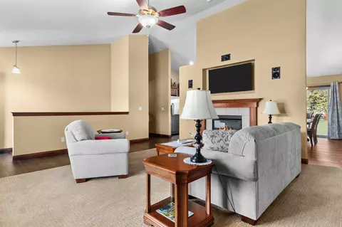 4310 E Braeburn Dr, Appleton, WI 54913 photo 4
