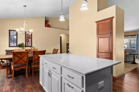 4310 E Braeburn Dr, Appleton, WI 54913 photo 8