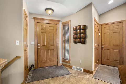 115 W Winrowe Dr, Appleton, WI 54913 photo 2