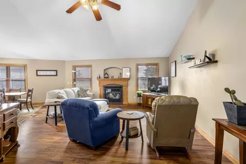 115 W Winrowe Dr, Appleton, WI 54913 photo 3