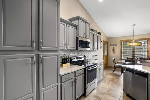 115 W Winrowe Dr, Appleton, WI 54913 photo 9