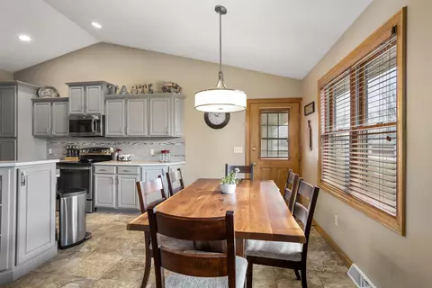 115 W Winrowe Dr, Appleton, WI 54913 photo 6
