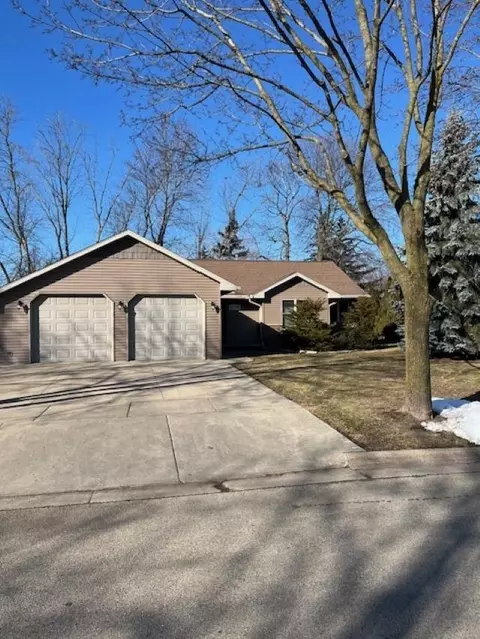 1238 Beechwood Ln, Menasha, WI 54952