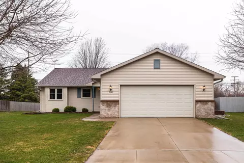 1590 Citation Ln, Neenah, WI 54956