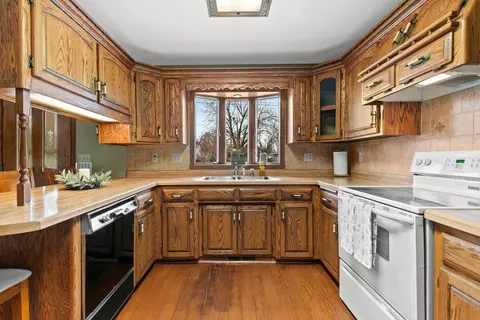 747 Park St, Wrightstown, WI 54180 photo 9