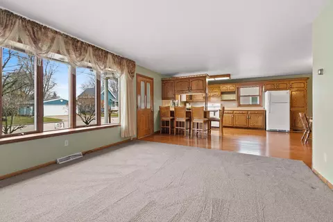 747 Park St, Wrightstown, WI 54180 photo 5