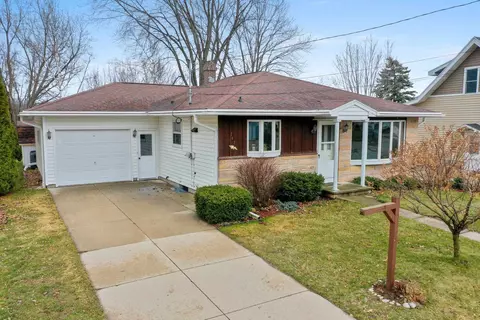 747 Park St, Wrightstown, WI 54180