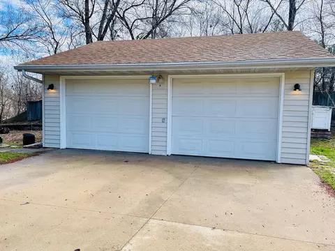 Exterior - 3236 N Whitney Dr, Appleton, WI 54914 photo 8 of 11