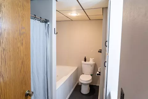 Bath - 3236 N Whitney Dr, Appleton, WI 54914 photo 4 of 6