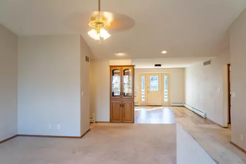Entry Way - 3236 N Whitney Dr, Appleton, WI 54914 photo 1 of 7