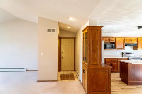 Entry Way - 3236 N Whitney Dr, Appleton, WI 54914 photo 2 of 7