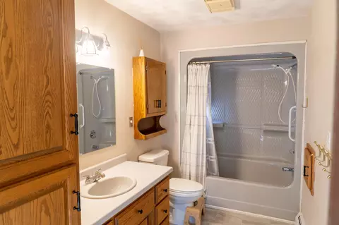 Bath - 3236 N Whitney Dr, Appleton, WI 54914 photo 1 of 6