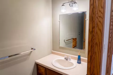 Bath - 3236 N Whitney Dr, Appleton, WI 54914 photo 3 of 6