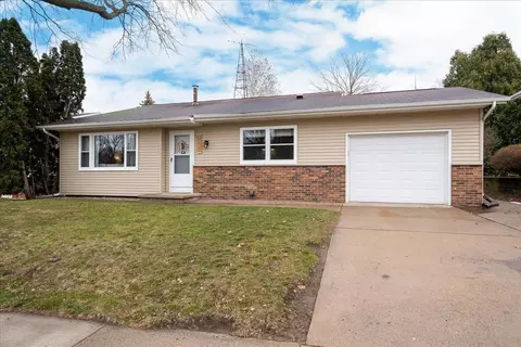 1682 Thornton Dr, Oshkosh, WI 54904