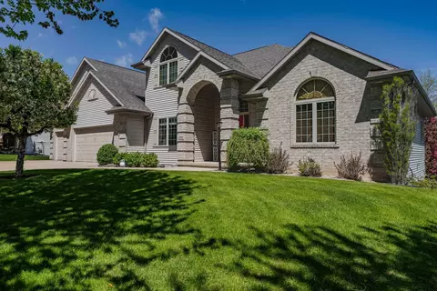 2595 Sage Dr, Green Bay, WI 54302
