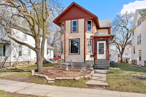 1002 Wright St, Oshkosh, WI 54901