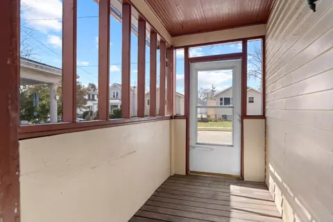 1002 Wright St, Oshkosh, WI 54901 photo 2