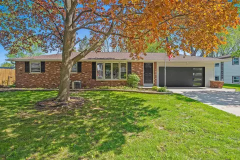 1078 Echo Ln, Green Bay, WI 54304