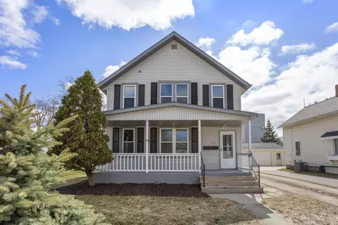 211 E Main St, Chilton, WI 53014