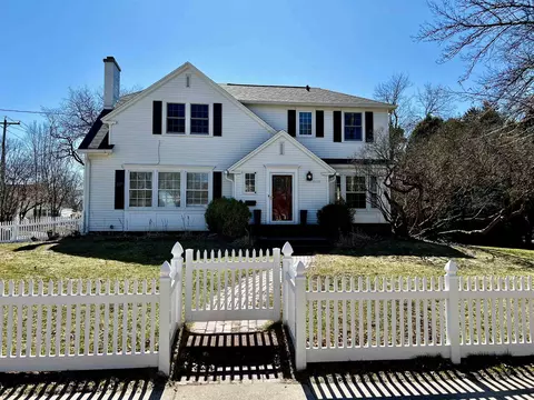 1117 Nicolet Blvd, Neenah, WI 54956