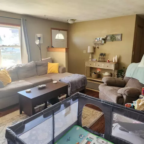 Living - 3510 Northridge Ct, Appleton, WI 54914 photo 1 of 5