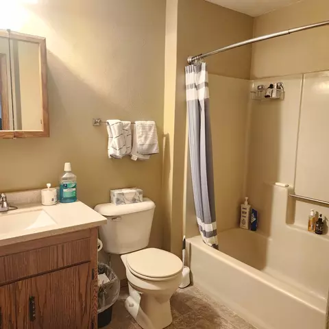 Bath - 3510 Northridge Ct, Appleton, WI 54914 photo 2 of 2