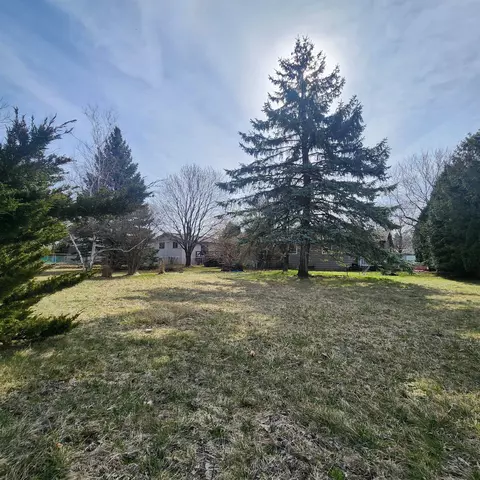 Exterior - 3510 Northridge Ct, Appleton, WI 54914 photo 5 of 7