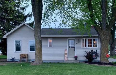 744 N Main St, Seymour, WI 54165