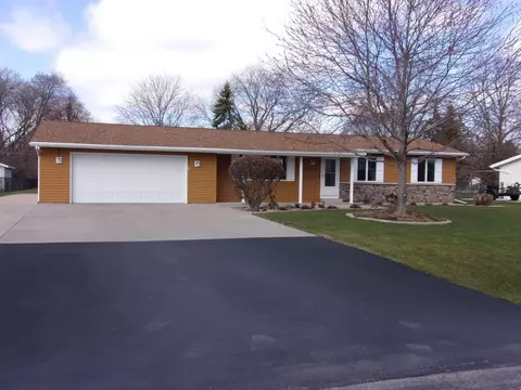 131 Barton Rd, Oshkosh, WI 54904