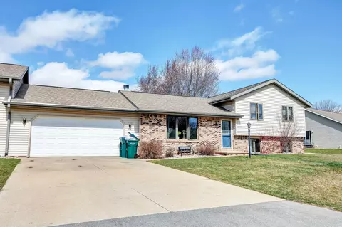 2704 W Glenwood Dr, Appleton, WI 54914
