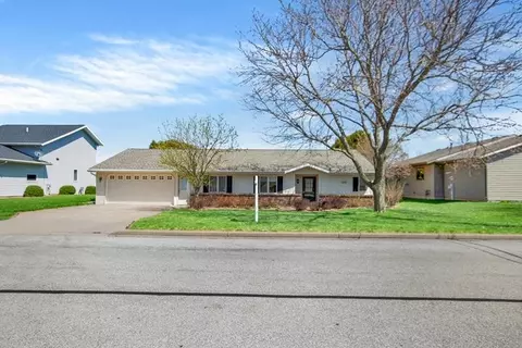 310 Lakeview Dr, Hortonville, WI 54944