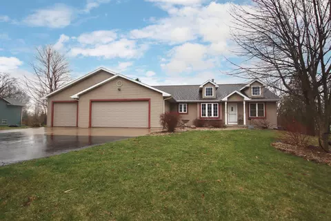 1739 Crown Dr, Oshkosh, WI 54904