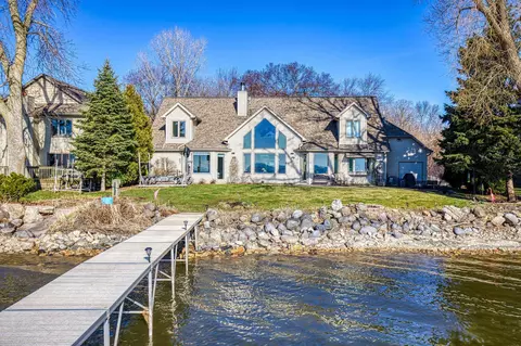 510 Plummers Harbor Rd, Neenah, WI 54956