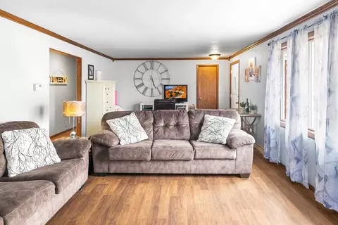 Living - 1137 W Frances St, Appleton, WI 54914 photo 2 of 6