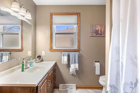 Bath - 1137 W Frances St, Appleton, WI 54914 photo 1 of 3