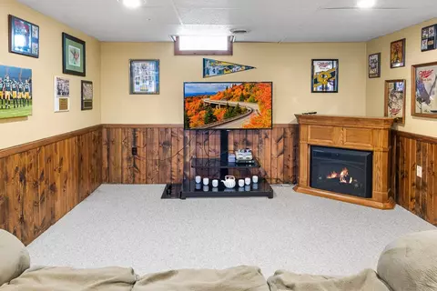 Living - 1137 W Frances St, Appleton, WI 54914 photo 5 of 6